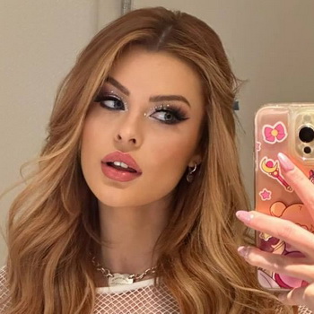 Elly Clutch Biography